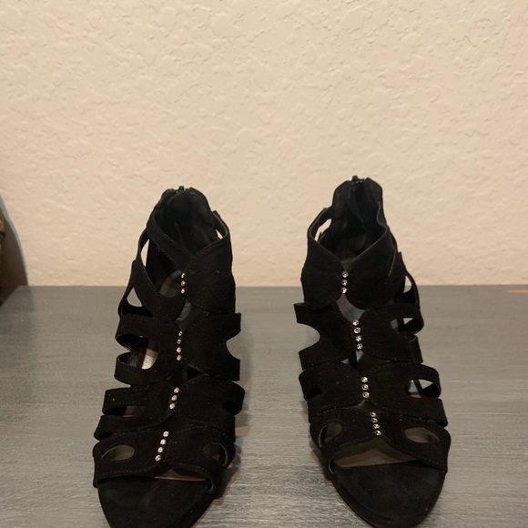 Shoes - Picture 2 of 4